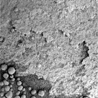 Checking the Martian Paving and berries (2) - Sol 804
Per questa serie di tre frames ottenuti con il Microscopic Imager, abbiamo ritenuto inutile riportare la "caption originale" in quanto del tutto inutile e inidonea a fornire spunti. 
Quello che rileviamo è la tessitura del Paving Marziano la quale, in certe zone, sembra essere un mero (e sottile...) rivestimento superficiale del terreno il quale, in larga parte, continua ad essere ricoperto di "berries". A tal ultimo proposito ci preme sottolineare l'esistenza di almeno due diverse tipologie di berries: quelli che "accedono" al suolo ed alle rocce (e che cioè ne costituiscono una "parte integrante" poichè sono, di fatto, un tutt'uno con esso ed esse) e quelli che "poggiano" sul suolo e sulle rocce (ci verrebbe da dire SOLO sul suolo, poichè di berries "poggiati" sulle rocce di Marte, almeno andando a memoria, non ci pare di averne visti - ma possiamo sbagliarci). Ad ogni modo, pur ammettendo l'esistenza di berries "poggiati" alle rocce, ci sembra giusto dire che essi sarebbero comunque una minoranza.
Parole chiave: Microscopic Imager - Berries