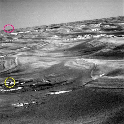 The magnificent "Desolation" of Meridiani Planum (6) - Sol 833
Cerchiatura Fucsia: photoartifact ricorrente;

Cerchiatura Gialla: possibile Singolarità (l'oggetto rotondeggiante che è stato ben evidenziato dal Dr Barca è stato battezzato dallo Staff di Lunar Explorer come "Trilobite Marziana". 
Tuttavia, al di là delle questionabili - e comunque scherzose - somiglianze che possono riscontrarsi fra taluni rilievi superficiali Marziani e certi fossili Terrestri, dobbiamo stigmatizzare come la qualità dei frames PanCam sia davvero scadente, specie allorchè ragguagliata ai frames NavCam, Front e RearHazCam ).
Parole chiave: Mars Panorama - Controversial