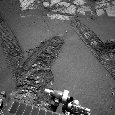 Deep Tracks near Martian Paving - Sol 835
Caption originale:"Left NavCam Non-linearized Full frame EDR acquired on Sol 835 of Opportunity's mission to Meridiani Planum at approximately 12:09:27 MLT".
Parole chiave: Martian Surface - Rover tracks
