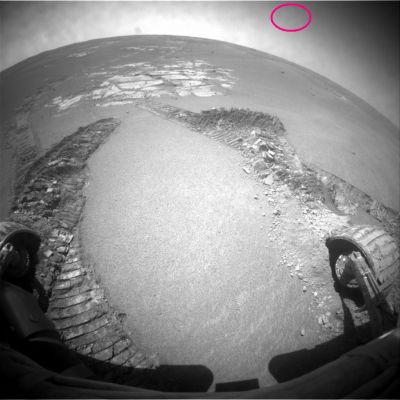 Under "strict" observation! (1) - Sol 836
"Presenze di Luce", come dice il Dr Barca, sempre più...presenti! Si tratta di dettagli davvero minimi ma, almeno a nostro parere, quanto cerchiato in questi frames non sembra proprio essere il risultato di errori nella trasmissione (e ricezione) delle immagini.

Insomma: i "punti luminosi" che vediamo in questa serie di 4 frames (e, guarda caso, sono TUTTI frames HazCam...), a nostro parere NON sono dei photoartifacts (guardate bene l'ultimo!).
Parole chiave: Mars Panorama - Controversial - Possible Anomaly/Alteration
