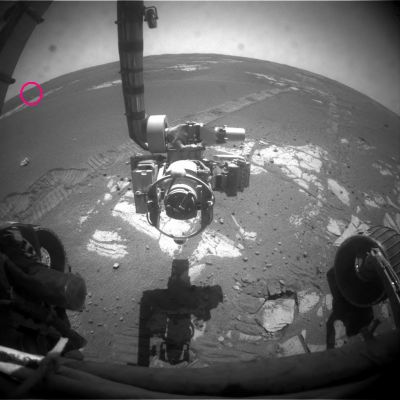 Transient Martian Phenomoena? - Sol 841
Caption originale:"Left Front HazCam Non-linearized Full frame EDR acquired on Sol 841 of Opportunity's mission to Meridiani Planum at approximately 12:54:08 MLT".

Cerchiatura Fucsia: era già accaduto in passato, accade ancora durante il Sol 841. Per motivi ancora ignoti, di quando in quando, piccole "scintille" sembrano accendersi sul suolo di Marte.
Quando questo fenomeno occorre nelle ore del tardo pomeriggio o nelle prime ore della sera, vedere queste "Martian Fireflies" nelle fotografie di Opportunity (ed anche di Spirit) è molto semplice; ma quando il fenomeno (transitorio) accade di giorno, allora bisogna essere davvero molto bravi per accorgersi dell'Anomalìa.
Qual'è l'origine di questi "lampi"? Sono solo riflessi? O sono dei minuscoli outgassing, concettualmente assimilabili ai TLP Lunari? E se così fosse, potremmo forse speculare che i mini-crateri che sembrano costellare la superficie di Meridiani Planum sono "quel che resta" dopo il Fenomeno Transitorio?...

Complimenti, come sempre, al Dr Gianluigi Barca!
Parole chiave: Martian Surface - Controversial
