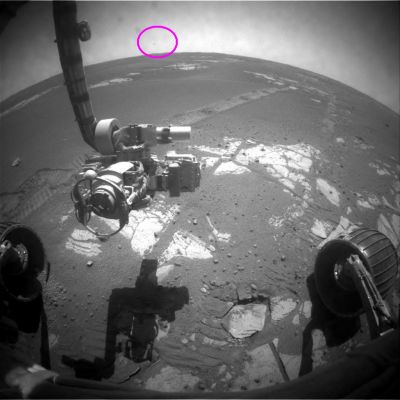 Martian "fly"? - Sol 841
Una nuova possibile Anomalìa Marziana: l'oggetto cerchiato in viola non ci sembra un photoartifact, nè pare essere una delle "solite" macchioline sferiche che costellano - come potete notare Voi stessi - le ottiche della Front HazCam di Opportunity.
E allora?
Secondo noi, quello che l'ottimo Dr Barca ha individuato è un corpo reale che noi, per il momento, battezziamo "Mosca Marziana".

Caption originale:"Right Front HazCam Non-linearized Full frame EDR acquired on Sol 841 of Opportunity's mission to Meridiani Planum at approximately 12:54:08 MLT".
Parole chiave: Martian Horizon - Meridiani Planum - Controversial