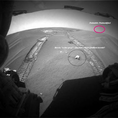 Panorama with "something" (1) - Sol 846
Dall'occhio del Dr Gianluigi Barca, due rilievi meritevoli di attenzione. In alto, nella Cerchiatura Fucsia, un "volatile Marziano" o un "photoartifact"? Difficile dirlo, ma la sensazione - nulla di più - è che sia un vizio del frame.

In basso, nella Cerchiatura Nera, una roccia che sembra essere costituita da due pezzi quasi combacianti. 
Difficile dire se i due pezzi sìano una mera illusione ottica (le riprese Front e Rear Haz-Cam distorcono sempre un pò l'immagine) oppure se si tratta di una roccia unitaria la quale, di recente e per motivi che non crediamo si possano ricondurre al transito del Rover, si è spezzata in due.
Parole chiave: Mars Panorama - Controversial