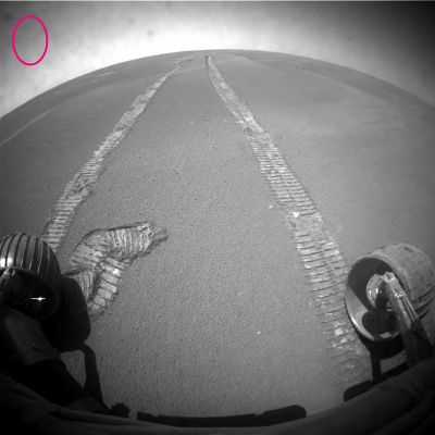 "Light in the Sky" such as... A Daily Martian Star-Light Object (1) - Sol 857
La frequenza di queste "Apparizioni Luminose Puntiformi" (e cioè "Star-like Objects" - SlO) è ormai quotidiana; le caratteristiche di queste Apparizioni sono ricorrenti, ma la luminosità dei Martian Star-Like Objects cambia, Sol dopo Sol.
A volte essa è molto intensa e lo SlO è sferiforme; altre volte è debole e lo SlO ellittico (operando dei notevoli stretch il profilo di alcuni SlO ci ricorda la sagoma tipica dei "dischi volanti", come visti da Terra). 
In ogni caso - ed ora ci sentiamo di dirlo con un elevatissimo grado di certezza - non si tratta mai (o quasi mai) di photoartifacts. 
Gli SlO dei frames Apollo ci apparivano - di regola - piuttosto vicini alla superficie e di un colore bianco/azzurro, sempre perfettamente delineati sullo sfondo del cielo lunare, nero come la pece; gli SlO Marziani, invece, sono diurni, dal colore indefinibile (ma diremmo bianco/argenteo) e, per lo più (ed almeno apparentemente) lontani, molto lontani dalla superficie (e dalla "Zona Operazioni").
Parole chiave: Martian Sky - Star-Like Object - possible Anomaly