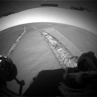 The way behind (3) - Sol 864
"Right Rear HazCam Non-linearized Full frame EDR acquired on Sol 864 of Opportunity's mission to Meridiani Planum at approx. 13:06:50 MLT"
Parole chiave: Martian Horizon