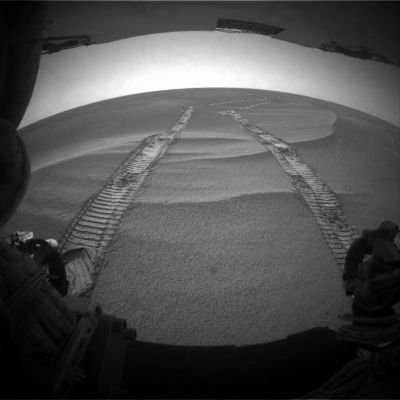 The way behind (5) - Sol 864
"Left Rear HazCam Non-linearized Full frame EDR acquired on Sol 864 of Opportunity's mission to Meridiani Planum at approx. 13:17:21 MLT"
Parole chiave: Martian Horizon