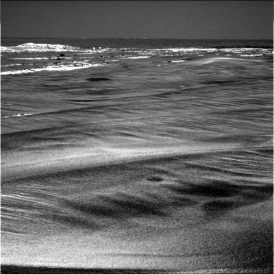 If this is not a fake... (1) - Sol 869
Due frames PanCam, uno più falso dell'altro: osservate le immagini, la grana, i dettagli e poi domandateVi se quello che vedete è il vero Marte, oppure la sua versione digitalizzata (per giunta di pessima qualità).

Caption NASA:"Right PanCam Non-linearized Full frame EDR acquired on Sol 869 of Opportunity's mission to Meridiani Planum at approximately 14:31:37 MLT; camera commanded to use Filter 2 (754 nm)".
Parole chiave: Martian Horizon - Controversial