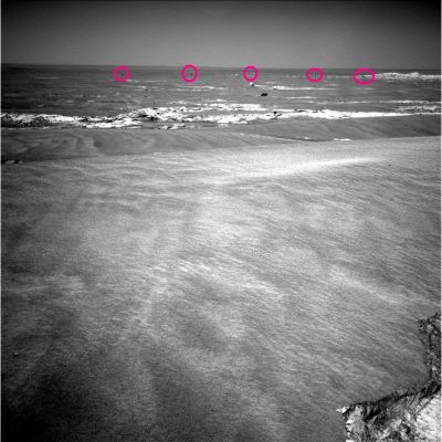 Meridiani's Stonehenge?!? - Sol 875
Dall'occhio immaginifico del Dr Barca, un frame bellissimo (ed intrigante) che ci mostra una serie di 5 Macigni-vedetta (osservate la loro forma e disposizione...) che si pongono alle spalle del "Menhir" e che, insieme ad esso, formano una curiosa geometria che si può cogliere anche "ad occhio".
Siamo negli immediati dintorni di Beagle Crater, a poche centinaia di meri dal maestoso (sembra) Victoria Crater.
Qualcuno potrebbe già vedere in questo dettaglio una versione - molto più blanda, come ovvio - di Stonehenge: un Mausoleo Marziano destinato (perchè no? Lasciamo andare la Fantasia, di tanto in tanto!) allo studio del Sole e, magari, degli altri Mondi Trans-Marziani...

Pura Immaginazione?...Decidetelo Voi!...
Parole chiave: Martian Horizon - Controversial