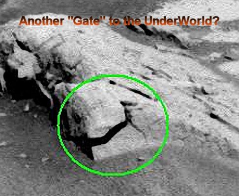 A new "way-in" to the "Underground"? (detail mgnf) - Sol 900
Da questo interessante detail mgnf, potete valutare Voi stessi la grande stranezza di questo rilievo il quale, anche se non possiamo esserne certi, a giudicare dalla forma potrebbe essere anche la porzione esposta di un Over-Tunnel, in accordo alla terminologia usata dal Dr Feltri per indicare i punti di ingresso/uscita verso/dal mondo che abbiamo chiamato "Mars Underground"...
Parole chiave: Extremely Anomalous Surface Feature - Beagle Crater
