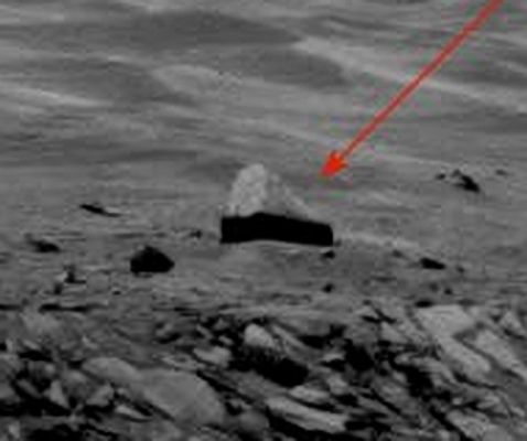 Unusual "pseudo-boulder" (detail mgnf) - Sol 901
Guardate e giudicate Voi stessi: se non � una (sorta di) "censura" questa...
Parole chiave: Extremely Anomalous Surface Feature - Beagle Crater