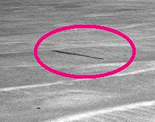 Black line on the sands... (detail mgnf) - Sol 914
...Allora? Che ne dite? 
Photoartifact, manipolazione digitale venuta (per un'ennesima volta...) male, ombra o...che cosa?
Parole chiave: Martian Horizon - Controversial Frame