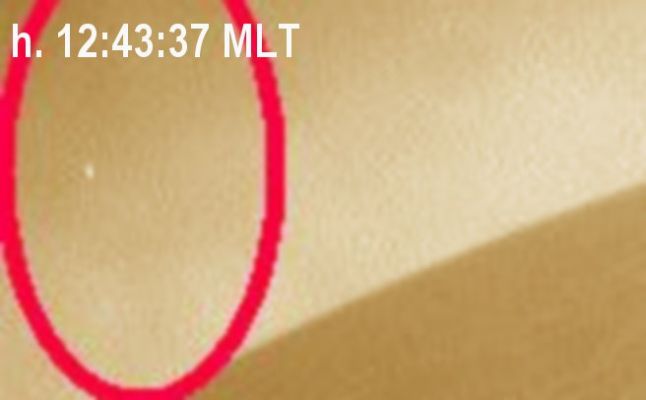Star-Like Object? (detail mgnf - natural colors - frame 1) - Sol 919
Tre dettagli ingranditi ed elaborati in colori naturali i quali ci mostrano, in tre diversi momenti (tra le 12:43:37 e le 12:49:41 Mars Local Time), tre (diversi o si tratta sempre dello stesso?) S.L.O.

Tutti i frames sono stati selezionati dal Dr Gianluigi Barca che ringraziamo di cuore per la sua sempre più grande presenza e passione!
Parole chiave: Martian Sky - possible S.L.O. (Star Like Object)