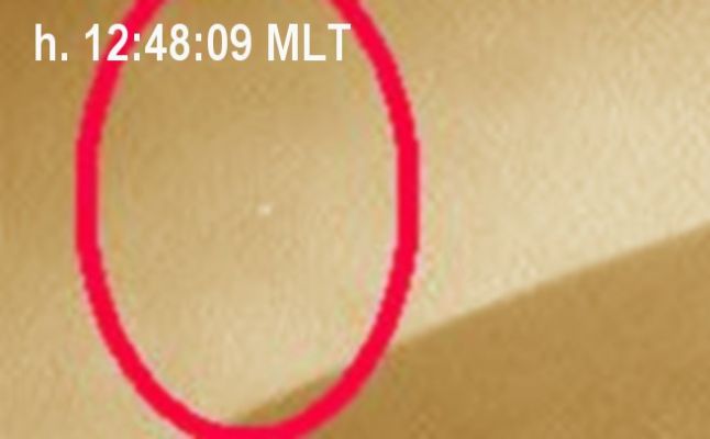Star-Like Object? (detail mgnf - natural colors - frame 2) - Sol 919
nessun commento
Parole chiave: Martian Sky - possible S.L.O. (Star Like Object)