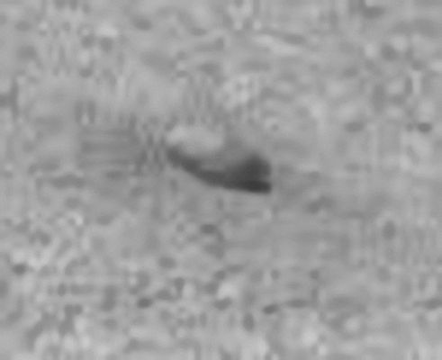 A possible answer to the "greenish" color of Meridiani (2) - Sol 923
La materia è interessante e complessa e quindi, con ogni probabilità, dedicheremo (pubblicandolo su TruePlanets) un piccolo articolo a questa specifica problematica.

Ad ogni modo (in capi ultra-sommari), anche se l'articolo pubblicato da Science fa specifico riferimento alla Regione di Gusev Crater, alcune estrapolizioni valide anche per Meridiani Planum possono essere fatte. Su tutte, una: esistono e si verificano su Marte, effettivamente (ed in determinate condizioni), delle precipitazioni. 
Ma il concetto di "precipitazione", per Marte, pare acquisire un significato diverso, poichè non si tratta di pioggia, bensì di neve o brina (snow or frost). Questo produce la formazione di uno strato sottile (una micro-lastra di pochi mm) di ghiaccio d'acqua sulla superficie. Uno strato che, in condizioni ottimali di irraggiamento ed umidità relativa dell'atmosfera, fonde, producendo una "pellicola d'acqua" la quale copre, letteralmente, ampie regioni di Marte per periodi di tempo variabili: dai pochi minuti, alle svariate ore.
Parole chiave: Martian Surface - Meridiani Planum