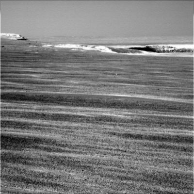 Approaching the "rim" of Victoria (1) - Sol 943
Quattro immagini PanCam, ottenute fra le 14:24 e le 14:31 MLT, le quali ci mostrano il bordo ("rim") del Cratere Victoria, ora distante solo poco più di 100 metri. 
Per correttezza e completezza, informiamo i Lettori che tutti e quattro i frames in oggetto sono stati "digitalmente" ripuliti, in modo da rendere l'immagine meno sgradevole (il prodotto "NASA-raw" era davvero pessimo).
Parole chiave: Victoria Crater