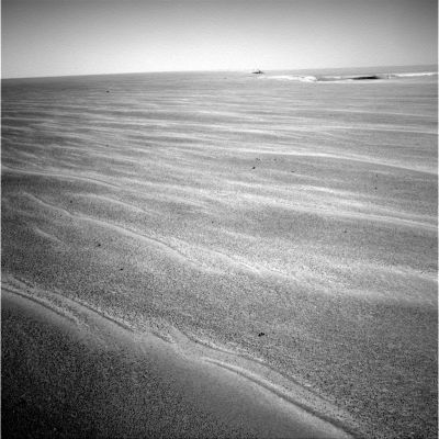 Victoria Crater (1) - Sol 948
Caption NASA:"Left NavCam Non-linearized Full frame EDR acquired on Sol 948 of Opportunity's mission to Meridiani Planum at approximately 14:27:07 MLT".
Parole chiave: Victoria Crater