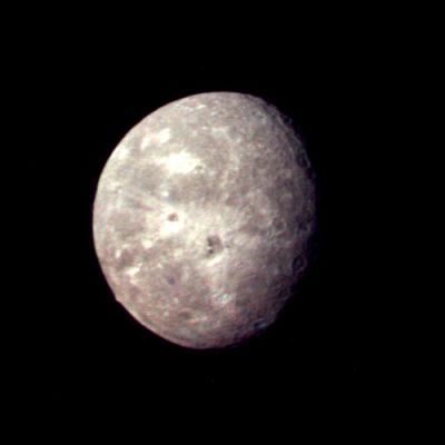 Oberon, from 660.000 Km - Voyager 2
Caption NASA originale:"This Voyager 2 picture of Oberon is the best the spacecraft acquired of Uranus' outermost moon. The picture was taken shortly after 3:30 a.m. PST on Jan. 24, 1986, from a distance of 660.000 Km. The color was reconstructed from images taken through the narrow-angle camera's violet, clear and green filters. The picture shows features as small as 12 Km on the moon's surface. Clearly visible are several large impact craters in Oberon's icy surface surrounded by bright rays similar to those seen on Jupiter's moon Callisto. Quite prominent near the center of Oberon's disk is a large crater with a bright central peak and a floor partially covered with very dark material. This may be icy, carbon-rich material erupted onto the crater floor sometime after the crater formed. Another striking topographic feature is a large mountain (vedi il frame "Oberon's Peak"), about 6 km high, peeking out on the lower left limb". 


Parole chiave: Uranus' Moons - Oberon