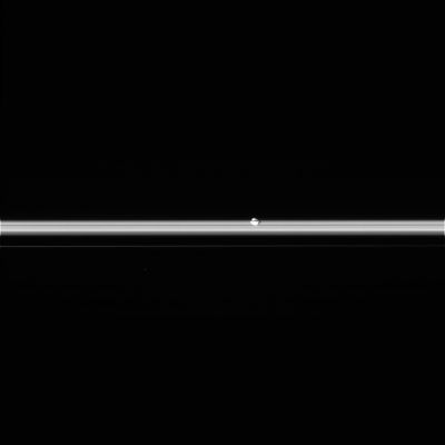 Sinking in the Rings: Pan, from 438.000 Km
Caption NASA:"N00060357.jpg was taken on April 29, 2006 and received on Earth April 29, 2006. The camera was pointing toward Pan that, at the time, was approximately 438.027 Km away.
The image was taken using the CL1 and CL2 filters. This image has not been validated or calibrated"
Parole chiave: Saturn's Moons - Pan