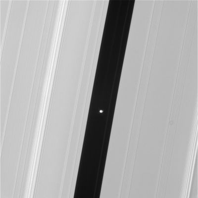 Pan: just "in-between"..
nessun commento
Parole chiave: Saturn's Moons - Pan