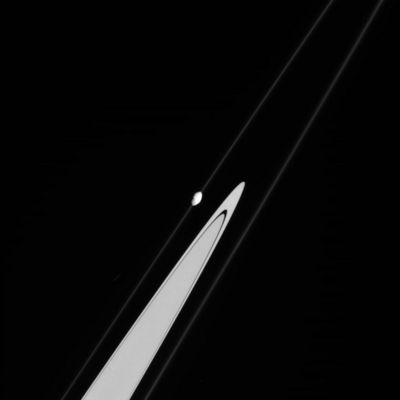 Pandora?
Original caption:"N00042197.jpg was taken on October 29, 2005 and received on Earth October 30, 2005. The camera was pointing toward PANDORA at approximately 455.248 Km away, and the image was taken using the CL1 and IR1 filters. This image has not been validated or calibrated".
Parole chiave: Saturn's Moons - Titan