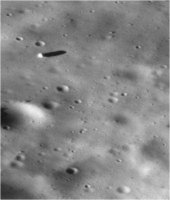 The "Phobos' Monolith" (EDM n.1)
Comunque - e per concludere questo primo approccio con Phobos - l'idea di tentare un atterraggio su questo (e chissà poi perchè...) misterioso e, a quanto vediamo, enigmatico corpo celeste, non è venuta soltanto alla NASA. 
Conoscete la storia della Sonda Russa "Phobos 2", del suo avvicinamento a Phobos e del relativo "incidente" che ne seguì?
No?!?
Ve ne parleremo più avanti, sempre, in questa Sezione...

Parole chiave: Controversial - Possible Surface Anomaly