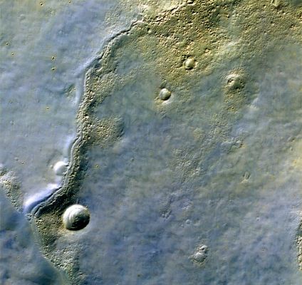 Bosporus Planum - detail mgnf (1)
Caption originale NASA, riferita al full-frame:"This is the first color image of Mars from the High Resolution Imaging Science Experiment on NASA's Mars Reconnaissance Orbiter. At the center portion of the camera's array of light detectors there are extra detectors to image in green and near-infrared color bandpasses, to be combined with the black-and-white images (from red-bandpass detectors) to create color images. 
This is not natural color as seen by human eyes, but infrared color - shifted to longer wavelengths. This image also has been processed to enhance subtle color variations. The southern half of the scene is brighter and bluer than the northern half, perhaps due to early-morning fog in the atmosphere". 
Parole chiave: Mars from orbit - Bosporos Planum