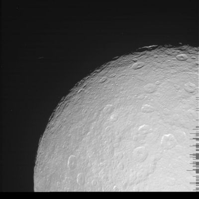 Approaching Rhea (3)
Spettacolare la nitidezza di alcuni rilievi posti lungo il Terminatore; da notare una sostanziale mancanza di photographic artifacts i quali invece - di regola - caratterizzano questo tipo di immagini. Lo streak di luce che si vede alla Sx di Rhea (circa ore 10 del frame) potrebbe essere un raggio cosmico.

"...Rhea is the largest airless satellite in the Saturnian System. It is an icy body with a low density, which indicates that it is composed of a rocky core taking up less than 1/3rd of the moon's mass, with the rest composed of water-ice. Rhea is somewhat similar to Dione: they both have similar composition, albedo features, varied terrain and synchronous rotations. Rhea is heavily cratered with bright wispy markings. Its surface can be divided into 2 geologically different areas based on crater density. The 1st area contains craters that are larger than 40 Km in diameter while the 2nd area, spanning over parts of the Polar and Equatorial Regions, has craters under 40 Km in diameter and this suggests that a major resurfacing event occurred some time during its formation.
Parole chiave: Saturn's Moons - Rhea