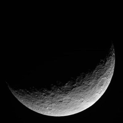 Crescent Rhea
Caption originale:"N00048464.jpg was taken on January 18, 2006 and received on Earth January 18, 2006. The camera was pointing toward Rhea that, at the time, was approximately 267.591 Km away, and the image was taken using the CL1 and CL2 filters. 
This image has not been validated or calibrated".
Parole chiave: Saturn's Moons - Rhea