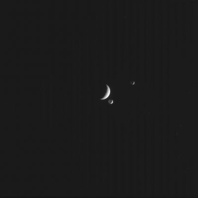 Rhea and Companions (1)
Caption originale:"N00049536.jpg was taken on January 27, 2006 and received on Earth January 29, 2006. The camera was pointing toward Rhea that, at the time, was approximately 3.011.853 Km away, and the image was taken using the CL1 and CL2 filters".
Parole chiave: Saturn's Moons - Rhea, Enceladus and Tethys