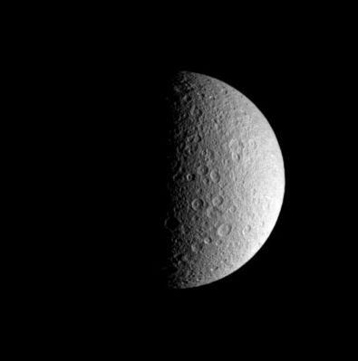 Half-Rhea, in the darkness...
Original caption:"This half-lit view beautifully captures the ponderously old and cratered surface of Saturn's icy moon Rhea. The sunlit terrain shown here is on the moon's Leading Hemisphere, on the side of Rhea that always faces toward Saturn. North is up and rotated 20° to the left. 

The image was taken in visible light with the Cassini spacecraft narrow-angle camera on Aug. 21, 2005, at a distance of approximately 922.000 Km (about 573.000 miles) from Rhea and at a Sun-Rhea-spacecraft, or phase, angle of 88°. The image scale is 6 Km (about 4 miles) per pixel".
Parole chiave: Saturn's Moons - Rhea