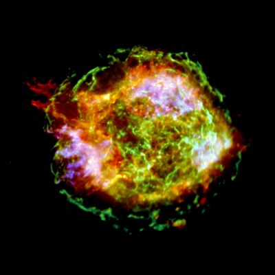 Cassiopeia A from Chandra Obs.
"...Può accadere, se si guarda lontano, di vedere cose nuove, che nessuno ha mai visto prima. Si fanno scoperte interessanti e si rinnova la Scienza e lo Spirito...Però bisogna stare attenti, se si guarda troppo lontano: rischiamo infatti di dimenticare il punto di partenza. Le nostre memorie sbiadiscono e si creano orrendi baratri fra noi e gli altri. E poi, se si riesce a scrutare oltre l'Ultima Stella, può anche succedere di imbattersi negli occhi di qualcun altro che, curioso, ricambia lo sguardo..."

P.C. Floegers - "In the Paradox"
Parole chiave: From Earth Images