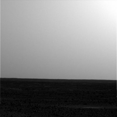 Late Afternoon at Gusev Crater - Sol 6 (Original NASA/JPL b/w Frame)
Controluce, per un orizzonte Marziano scuro ed un cielo limpido e senza nuvole che lascia intuire la presenza del Sole (in alto, verso Dx).
Una "Cartolina da Marte": nulla di più.
Parole chiave: Postcards from Mars