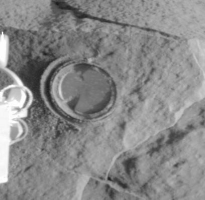 An historical moment: the first grinding on another Planet - Sol 35
Caption NASA originale:"The round, shallow depression in this image resulted from History's First Grinding of a rock on Mars. The RAT on NASA's Spirit Rover ground off the surface of a patch 45,5 mm (such as 1,8") in diameter on the rock called Adirondack during Spirit's 34th Sol on Mars, Feb. 6, 2004. The hole is 2,65 mm (0,1") deep, exposing fresh interior material of the rock for close inspection with the Rover's MI and 2 spectrometers on the robotic arm. This image was taken by Spirit's PanCam, providing a quick visual check of the success of the grinding. The RAT's on both Mars Exploration Rovers were supplied by Honeybee Robotics, New York (N.Y.)".

Però: anche la NASA fa pubblicità, e la fa direttamente a margine dei commenti tecnici relative alle attività dei Rovers! Che ne dite? Secondo Voi questo 'spot' è un cosa normale ed accettabile o non era il caso (nè il momento, nè il luogo)? 
Fateci sapere!
Parole chiave: Mars rocks, sand and debris