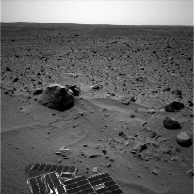 Rocky panorama (1)
Per tutti gli Anomaly Hunters: questo frame ed il prossimo sono davvero prodighi in quanto a Singolarità. Provate a trovarle Voi stessi!
Parole chiave: Mars rocks, sand and debris - Controversial image