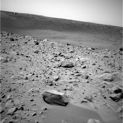 Approaching "Bonneville Crater" (3) - Sol 66
Ed eccoci giunti a ridosso di Bonneville Crater: un cratere davvero molto interessante e - almeno apparentemente - poco considerato dalla NASA. Sulla Sx dell'immagine si vede chiaramente l'artefatto fotografico che annuncia la presenza di un oggetto ad elevatissima riflettenza (ergo un corpo metallico o cristallino). La NASA ha detto che si tratta dell'Heat-Shield della Sonda Spirit; noi Vi suggeriamo di leggere l'interessante articolo del Dr Feltri - "Scudi Spaziali" - nella Sezione "Investigations"...
Parole chiave: Mars craters - Bonneville Crater