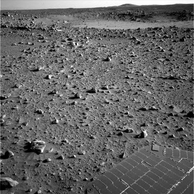 Another small crater near Spirit? Sol 112
Un'immagine davvero suggestiva di un altro piccolo cratere che si trova ad una trentina di metri dal Rover.

Ma sarà poi davvero un cratere?...
Parole chiave: Mars craters