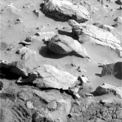 Stones, stones, stones... (1)
Potrebbero sembrare immagini ripetitive, ma non lo sono affatto, anzi... I tecnici NASA continuano a riprendere, effettuando decine e decine di scatti identici (a volte, ma non sempre, usando filtri diversi), le rocce che circondano il Rover Spirit. Noi abbiamo l'impressione che stiano cercando qualcosa che dimostri, in maniera (quasi) inconfutabile, che Marte non è del tutto morto. Certo, un maggior numero di immagini a colori ci sarebbe di maggiore aiuto, ma noi ci accontentiamo!
Parole chiave: Mars rocks, sand and debris
