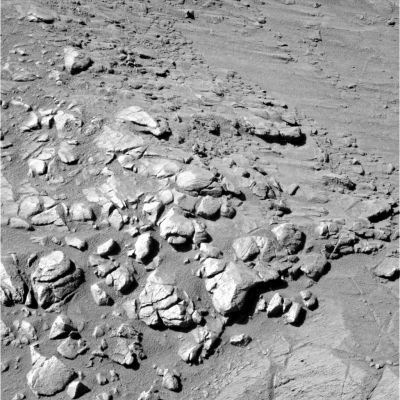 Rocks and outcrops on the Hills (1)
Questa immagine, al pari delle 2 che seguono, ci arriva dalle pendici delle Columbia Hills ed è relativa al 242mo giorno di permanenza del Rover Spirit sull'Area Gusaev Crater. Se non andiamo errati, la missione doveva durare - più o meno - circa 150 soles. Il Rover, in altre parole, avrebbe dovuto smettere di funzionare - a causa delle condizioni "ostili" di Marte - già da qualche mese. E invece eccolo che funziona a meraviglia e la missione può essere definita ancora di più di un semplice successo:...
Parole chiave: Mars rocks, sand and debris