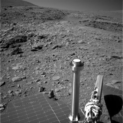 Looking around on Sol 271 (1)
Spirit continua - ormai da tempo - a "guardarsi attorno" e noi continuiamo a guardare l'orizzonte delle Columbia Hills con lui, cercando di capire che cosa il Controllo Missione abbia in mente. Il paesaggio ripreso, pur essendo sempre lo stesso, ci riserva sempre delle sorprese e, ad ogni nuova immagine, ci mostra dei dettagli diversi e sempre più suggestivi. Le rocce di Marte sono davvero molto strane ma, se volete meravigliarVi ancora di più, provate ad andare a vedere quello che Opportunity sta riprendendo, durante il suo Sol 250, dall'altra parte del Pianeta Rosso, dentro ad Endurance Crater: ne vale davvero la pena!...
Parole chiave: Mars rocks, sand and debris