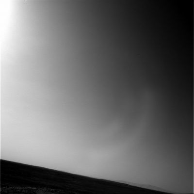 Up-sun from Mars
Dal Sol 271 ci pervengono - e Vi offriamo - alcuni frames relativi a Paesaggi Marziani in cui il luminoso cielo del Pianeta Rosso recita da padrone. Per coloro che frequentano abitualmente il Sito NASA dedicato ai Mars Rovers dovrebbe risultare evidente, a questo punto (e dopo centinaia di immagini identiche o quasi a quelle che Vi proponiamo), che i Tecnici del Centro Controllo Missione stiano cercando di "catturare" qualcosa che si trova nel Cielo di Marte. Nuvole? Forse. Forse però, oltre alle nuvole, si stanno anche cercando delle evidenze di "movimenti" nel Cielo.
Forse...
Parole chiave: Postcards from Mars