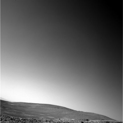 Martian Sky and Panorama (1)
Con questa, apriamo una serie di 3 frames che riprendono il Cielo di Marte ed una (piccola) porzione di paesaggio. 
Si tratta di immagini molto belle, ad eccellente definizione, che costituiscono delle classiche "Cartoline da Marte".
Parole chiave: Postcards from Mars