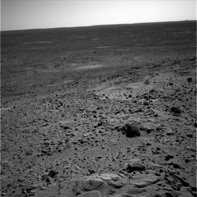 Tetl Rock Area - Columbia Hills Panorama (5)
La vista a 360° della "Tetl Rock Area" si compie con questo frame. Anche adesso ci sembra importante sottoporre alla Vostra attenzione la caption originale NASA che funge da commento al Panorama Globale:"...The rover had just driven into position for using the tools on its robotic arm to examine a layered rock called "Tetl", in the Columbia Hills. Spirit's total driving distance from its landing site to this point is now 3.641 meters (approx. 2.2 miles): more than 6 times the distance set as a criterion for mission success".
La "Mars Exploration Rover Mission" è stata e continua ad essere un successo: noi ne siamo assolutamente convinti. Ciò che non ci convince (e non ci piace) è questa enfasi - eccessiva, piuttosto smaccatamente auto-celebrativa e, quindi, di dubbio gusto - che sta quotidianamente caratterizzando le dichiarazioni del Controllo Missione. O forse la resistenza, le conquiste ed i successi dei Mars Rovers devono apparire come un successo della "Bush Administration"?!?
Parole chiave: Columbia Hills Panorama