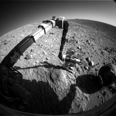 Front-view of Mars at 15:04, Mars Local Time
Relativamente al Sol n. 292 della Sonda Spirit, Vi offriamo due visioni del panorama Marziano riprese dalla "Camera Frontale" (Front Hazcam) del Rover. La prima - cioè questa - è stata ottenuta (in accordo ai dati NASA) alle ore 15:04 MLT. Il cielo è luminoso e sembra essere pieno giorno. Guardate ora la seconda...
Parole chiave: Postcards from Mars