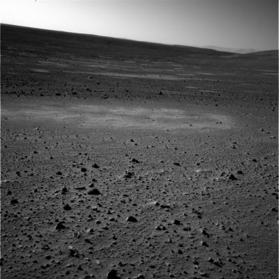 Panorama from Sol 317 (1)
Spirit, come d'abitudine, si guarda intorno alla ricerca di "clues", ovvero di indizi, di tracce di qualcosa di interessante da andare a vedere da vicino. Nel fare questo, gli occhi del Rover fissano della meravigliose - a nostro parere - vedute del Pianeta Rosso e della sua (ma solo apparente, crediamo...) fissità. 
Questa panoramica dell'area circostante Spirit è stata ripresa dalla fotocamera di navigazione del Rover, durante il Sol 317. Di "clues", secondo noi, ce ne sono tantissimi...
Parole chiave: Mars Panorama