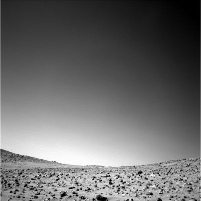 Rocky landscape on Sol 352
Un'immagine "rassicurante" (si fa per dire...) del panorama Marziano ripresa durante il 352mo Sol di permanenza del Rover Spirit sull'Area Gusaev Crater. Un orizzonte, apparentemente sconfinato, disseminato di sassi, rocce e macigni, di tanto in tanto intervallati da qualche duna. Scorgiamo un'area apparentemente pianeggiante, a Sn, con una striscia di grossi boulders che si stagliano contro il cielo (così formando un originalissimo "skyline") sempre a Sn e verso il centro immagine. Non sappiamo l'ora in cui la ripresa è stata effettuata ma, anche sulla base di altre immagini similari, riteniamo che potrebbero essere le 13 (circa) MLT.
Parole chiave: Mars rocks, sand and debris