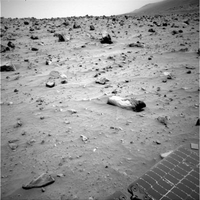 Rocks and rocks...everywhere! (1)
Panoramica davvero interessante dei dintorni del Rover Spirit durante il Sol 377. Il panorama che vediamo in questa sequenza ci ricorda in maniera davvero impressionante (anche per le forme di alcune rocce) i dintorni delle Landing Areas delle Sonde Viking 1 (Chryse Planitia), 2 (Utopia Planitia) e Soujourner (Ares Vallis). 
Parole chiave: Mars rocks, sand and debris