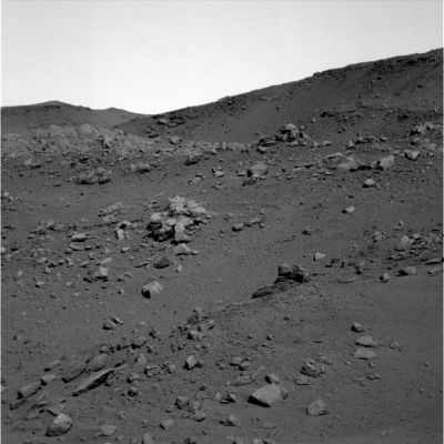 New unusual rock formations (1)
In questa immagine, come in quelle che seguono, una piccola panoramica relativa ai dintorni del Rover Spirit durante il Sol 398. Non sappiamo quale filtro/colore sia stato impiegato nè a quale ora del giorno questi frames si riferiscano.
Le formazioni rocciose (?) che si vedono sono davvero strane, ma la "tessitura" dell'immagine ci ha fatto (e ci fa) pensare ad una possibile alterazione elettronica del frame originale.
Guardate e giudicate Voi...
Parole chiave: Mars rocks, sand and debris