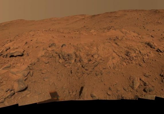 "Larry's Lookout" - Sol 410 (Natural Colors; credits: NASA/JPL-Caltech)
Caption NASA originale:"The panorama spans 360° and consists of images obtained in 108 individual pointings and 5 filters at each pointing. 
This mosaic is an approximately true-color rendering generated using the images acquired through PanCam's 750-nanometer, 530-nanometer and 480-nanometer filters. 
The lighting varied considerably during the 4 Soles that it took to acquire this image (partly because of imaging at different times of Sol, but also partly because of small Sol-to-Sol variations in the dustiness of the atmosphere), resulting in some obvious image seams (seam------>giunzione/cucitura) or rock shadow variations within the mosaic". 
Parole chiave: Mars Panorama