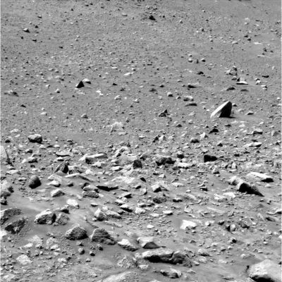 Flat, conical and squared stones on Sol 422 (2)
vedi il commento al frame che precede
Parole chiave: Mars rocks, sand and debris