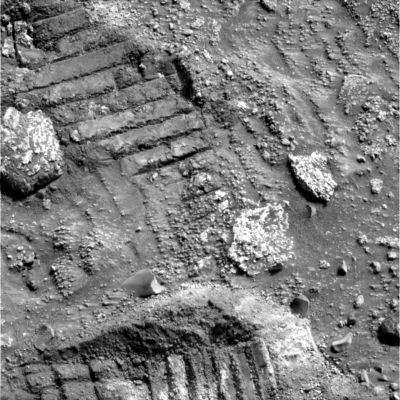 Rover tracks, on the sand...
nessun commento
Parole chiave: Mars rocks, sand and debris